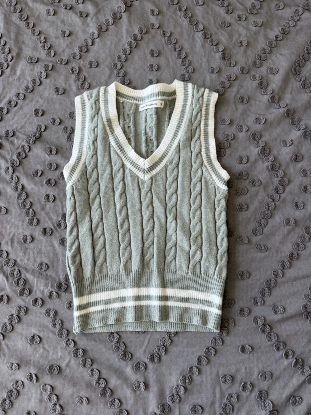 Moon & Madison Sage Green Cable Knit V-Neck Cropped Sweater Vest